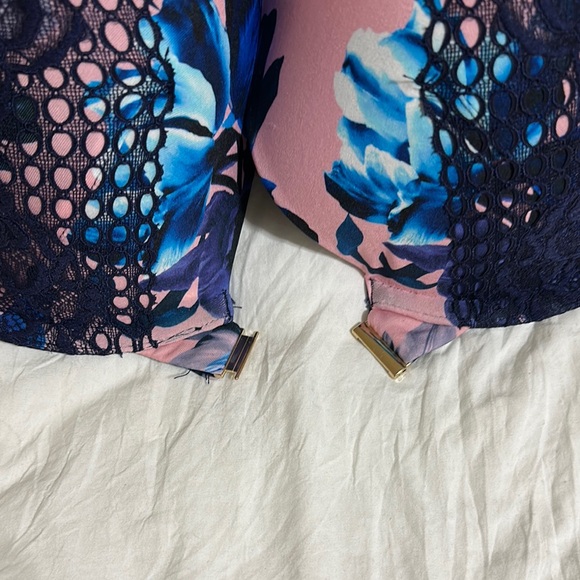 Cacique Floral Lace Bra in Navy and Pink - Picture 6 of 6